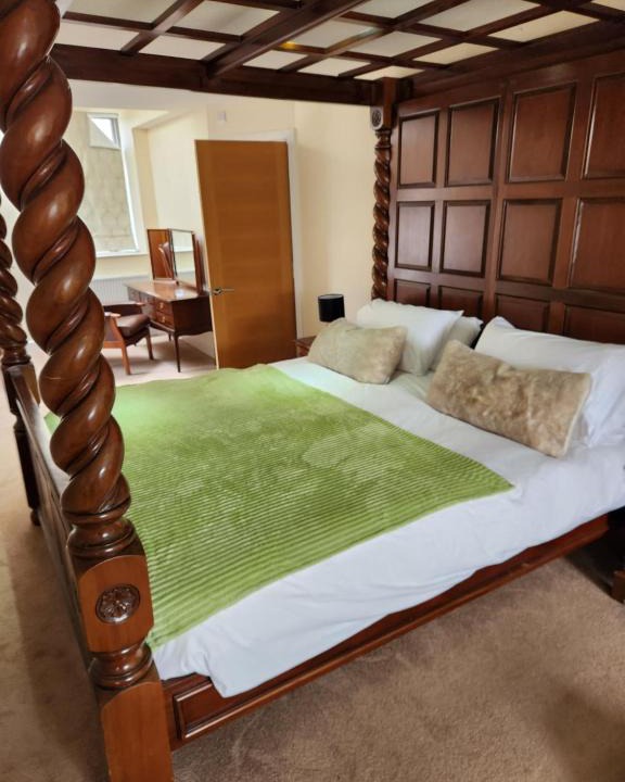 Baildon Hotel | The Garden Bar Rooms