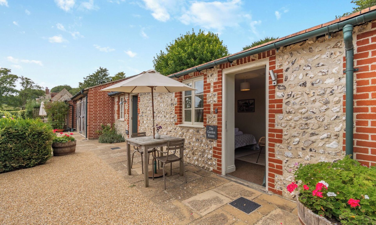 East Dean and Friston House | The Garden Room - Tiger Inn