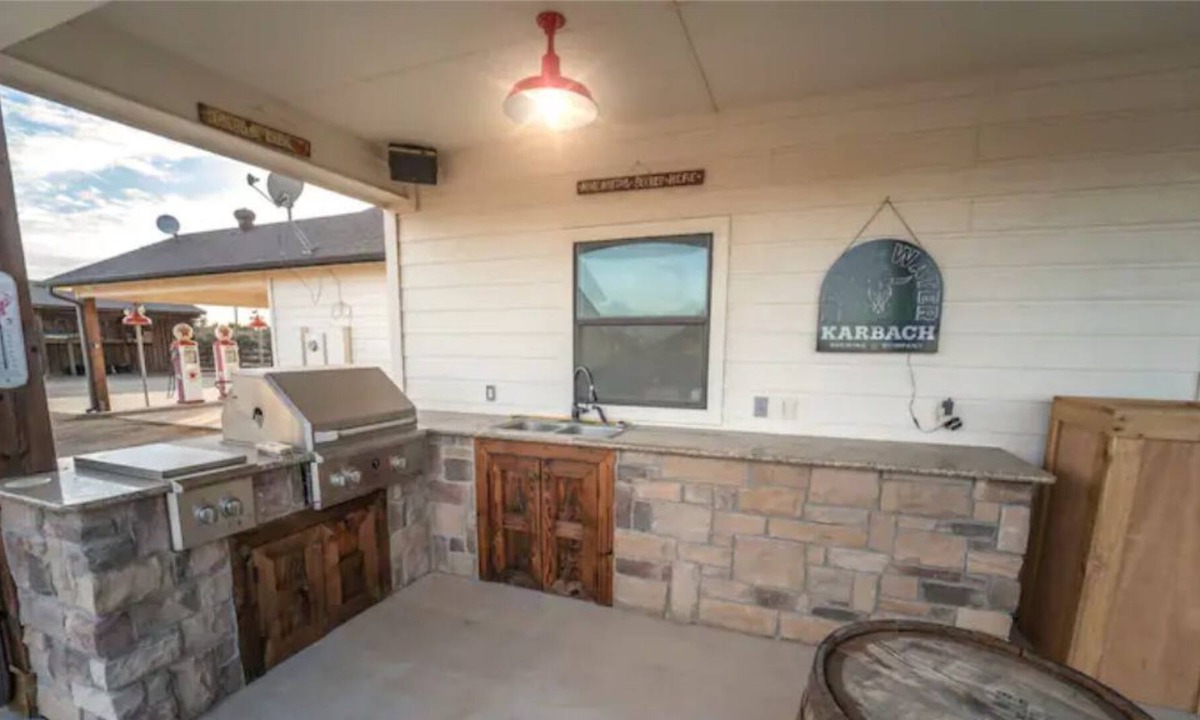 Palo Pinto County House | The Gas Station