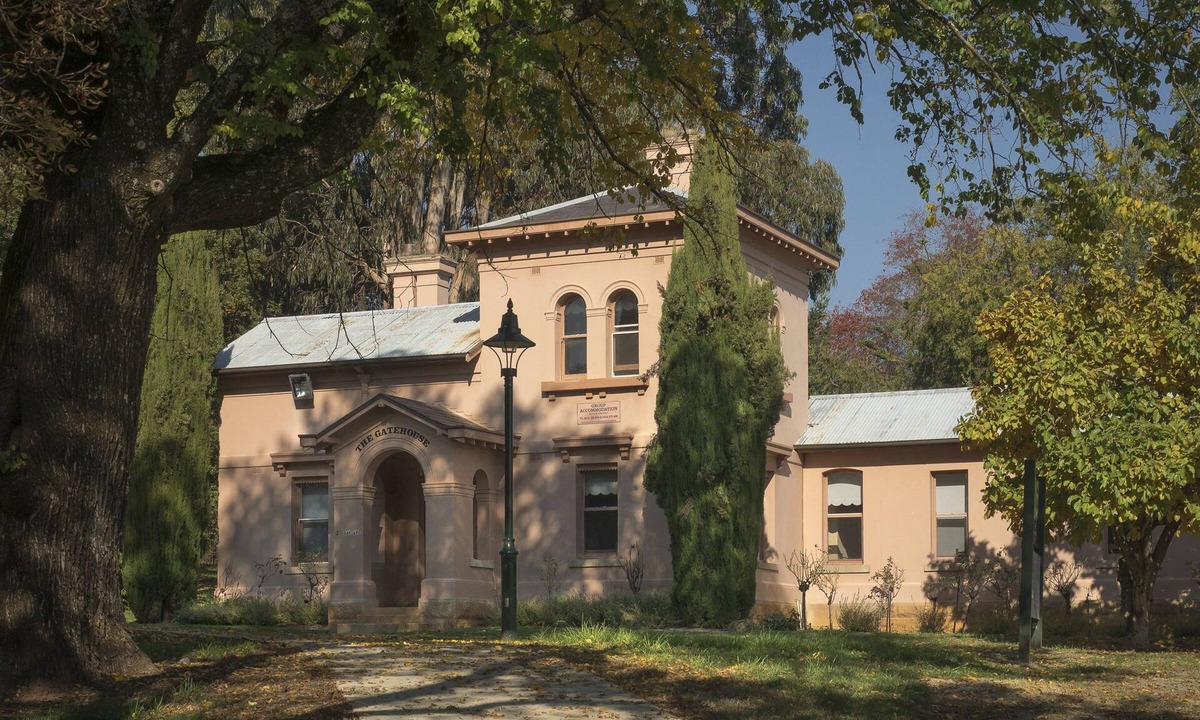 Beechworth House | The gate @ Beechworth