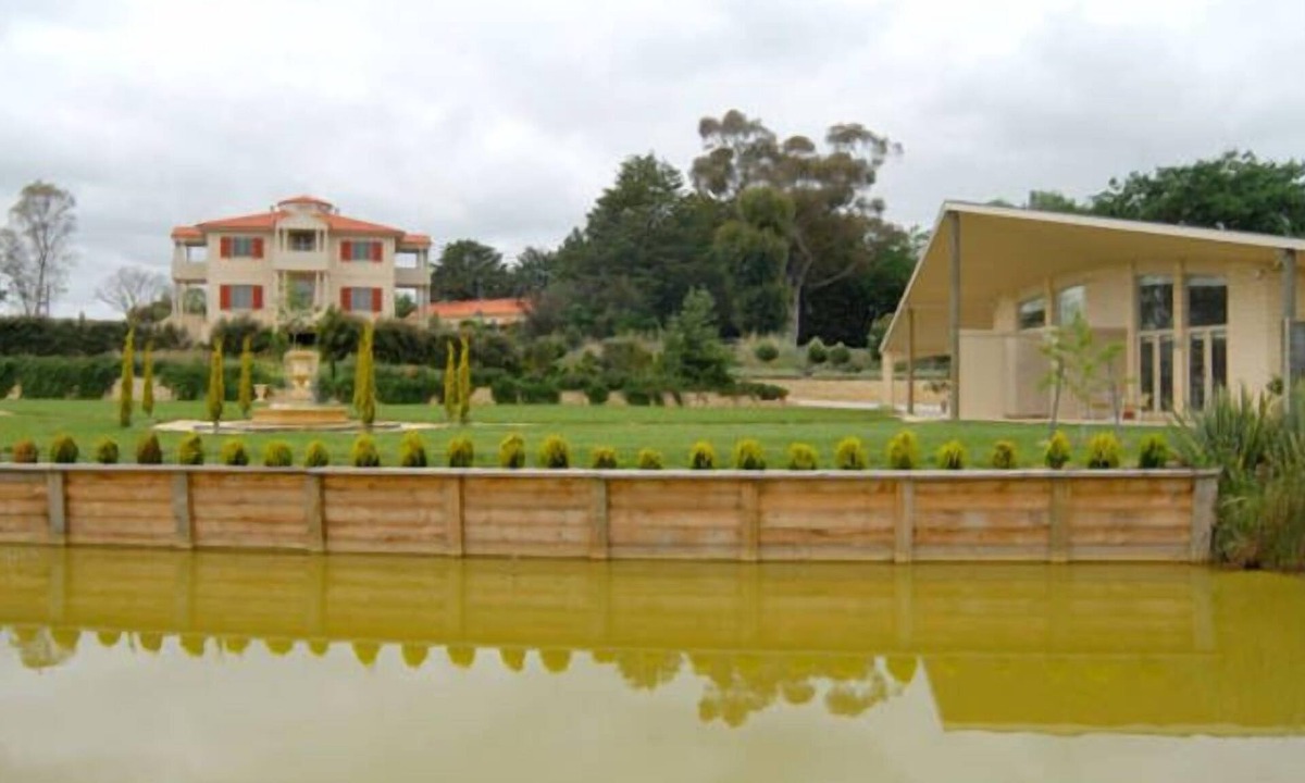 Yering Apartment | The gate to Villa Raedward