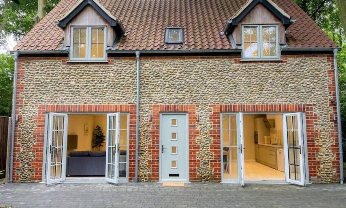 Holt House | The Gatehouse Lodge