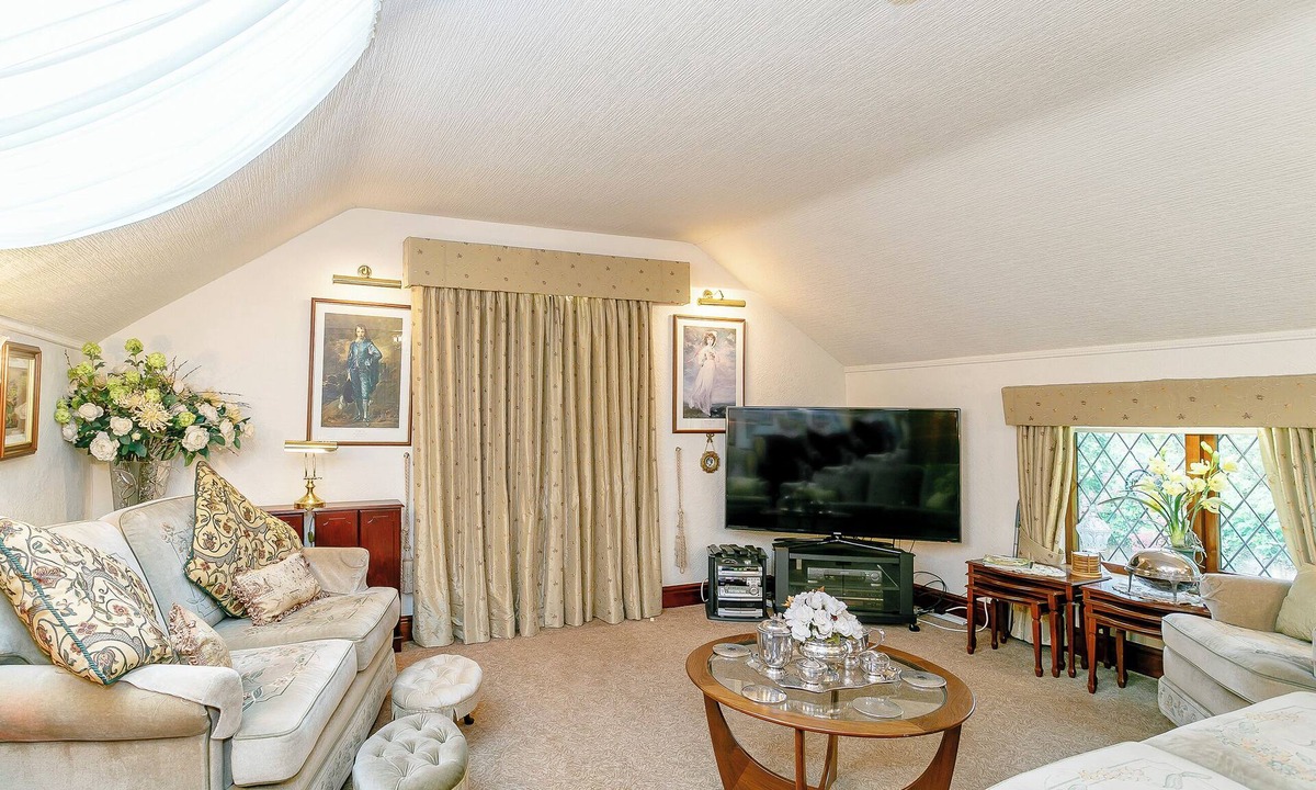 Dronfield Cottage | The Gatehouse-UK11836