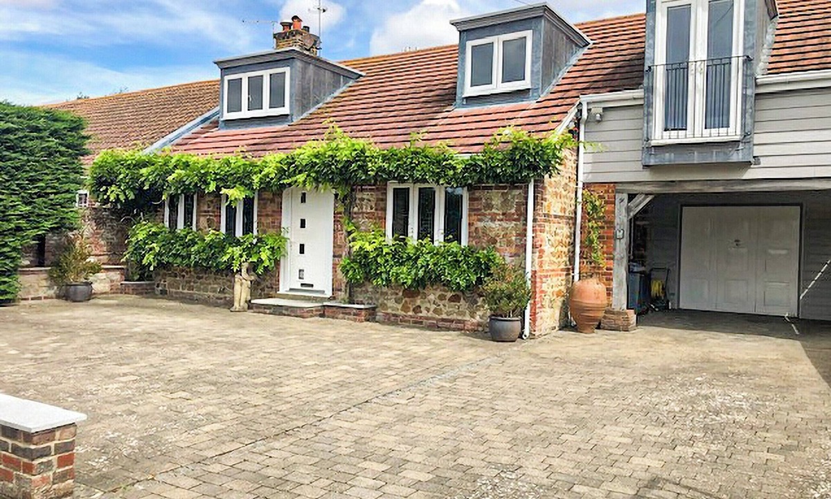 Pagham Cottage | The Gatehouse - UK40089