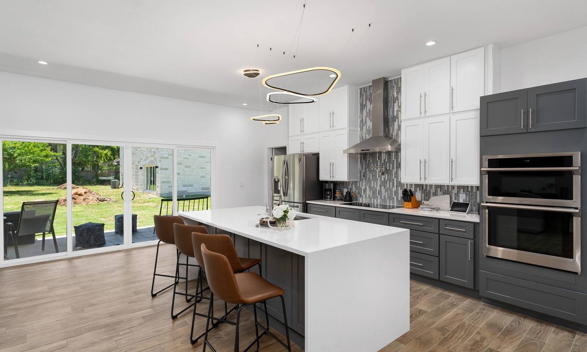 McNeil House | The Gateway 6BED 2 Houses GameRoom Pool