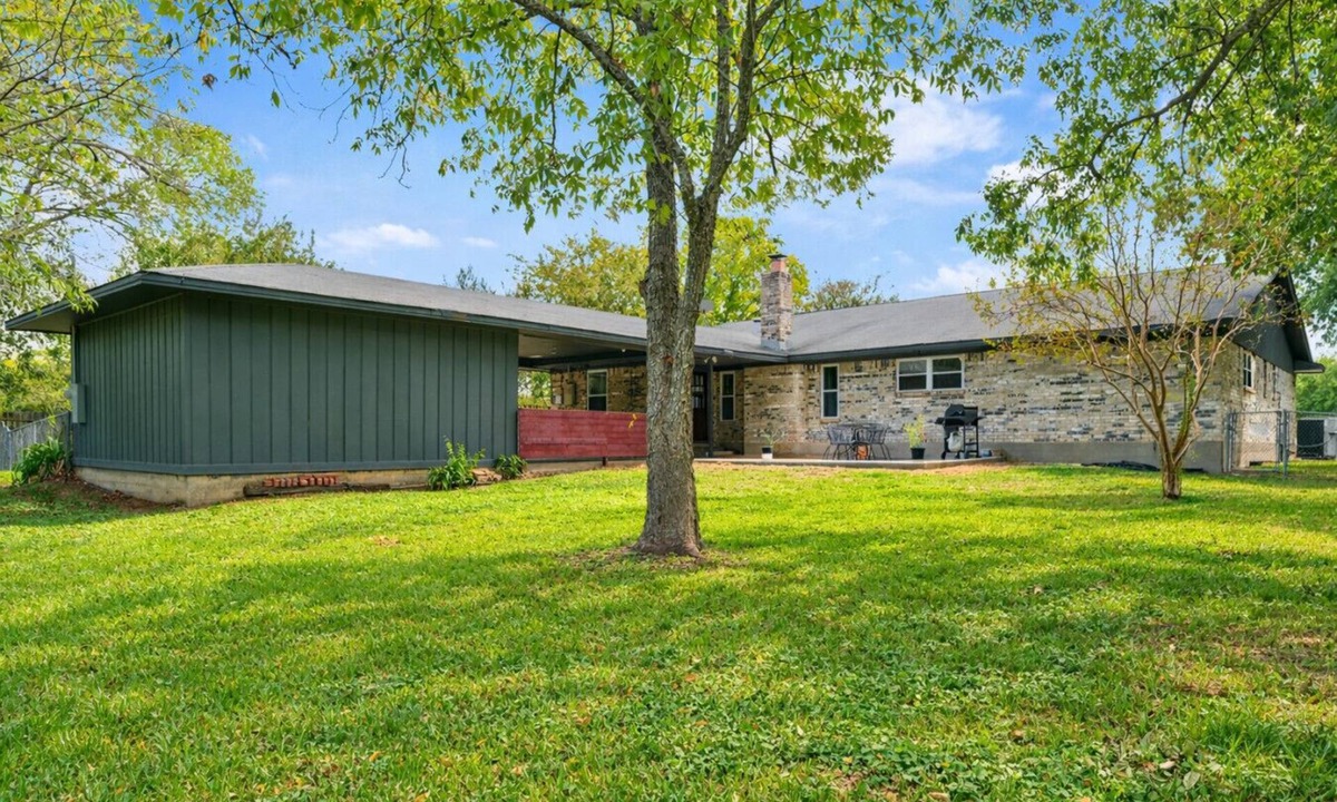 Camelot House | The Gathering Place ~ The Perfect Hangout close to Campus!