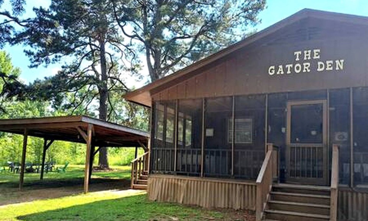 Karnack Cottage | The Gator Den at Caddo Lake in Karnack, Texas