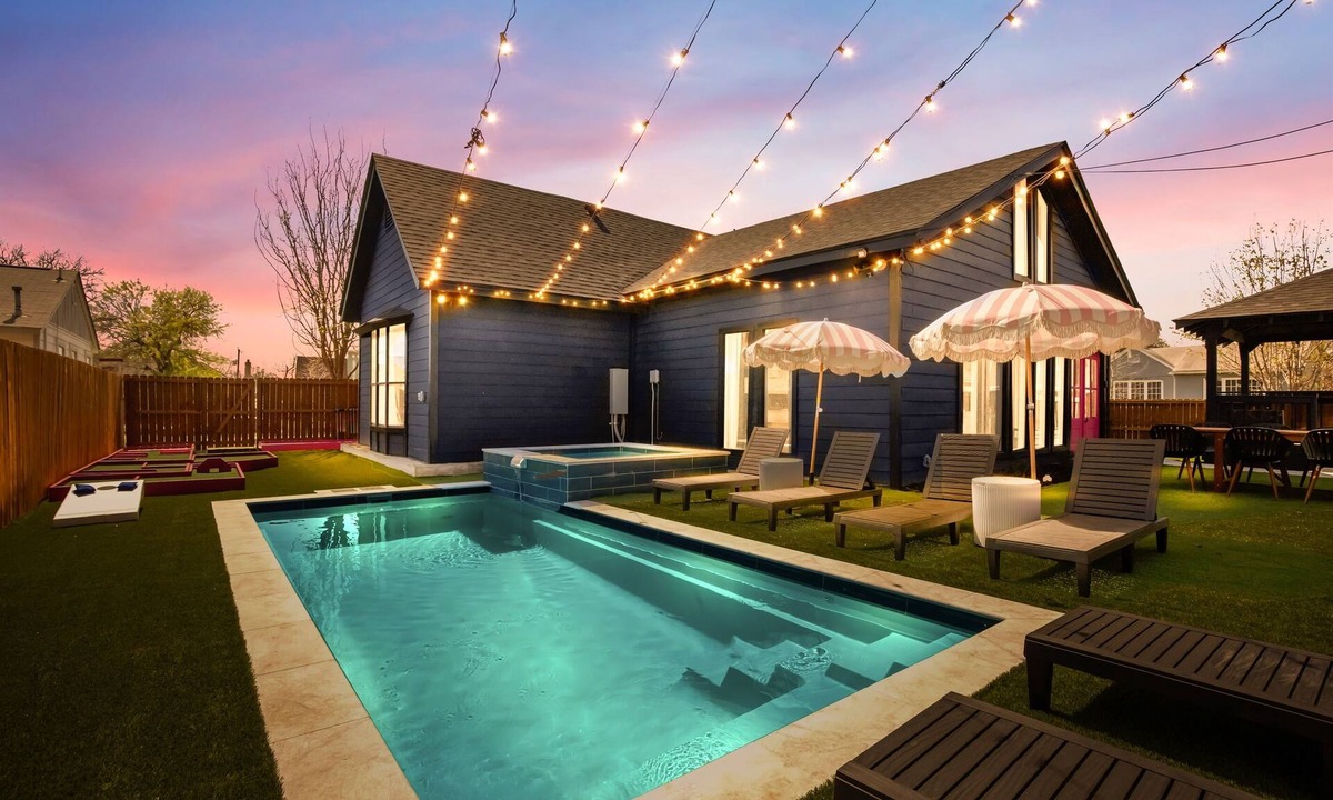 Jefferson House | The Gatsby - 7BR Estate with Pool & Mini Golf