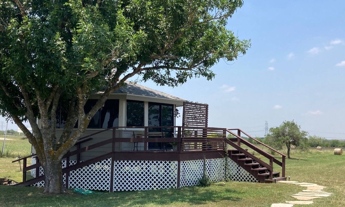 Guadalupe County Cabin | The Gazebo