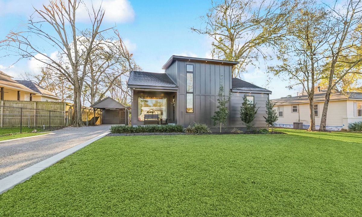 Highlands - Perkins House | The Geaux Haus - a new modern homen2 mi from LSU