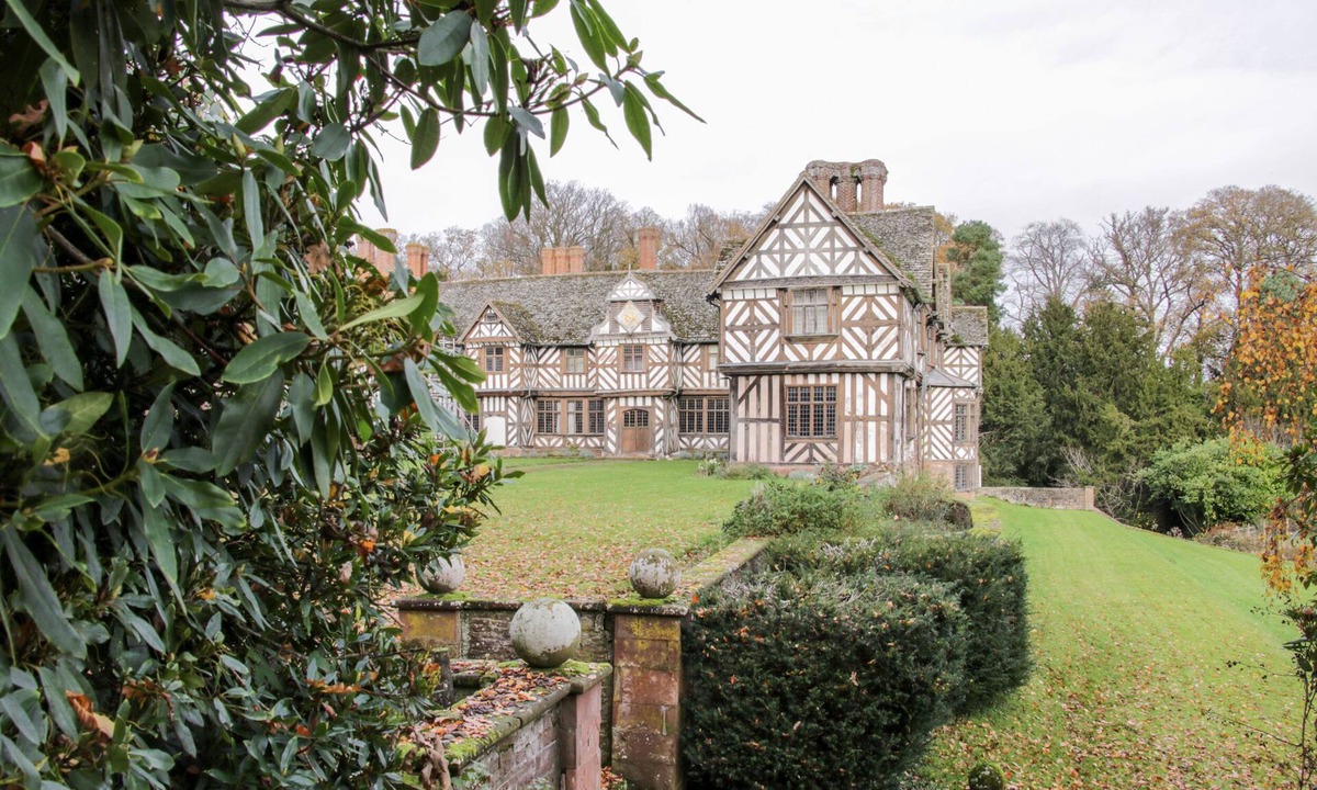 Eaton Mascott Cottage | The Generals Quarters