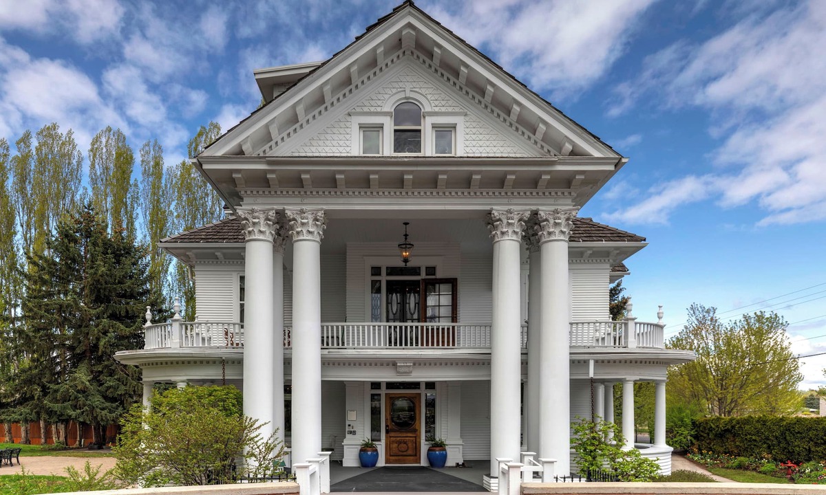 Farviews - Pattee Canyon Bed & Breakfast | The Gibson Mansion