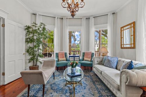 Metropolitan Apartment | The Gilded Fern