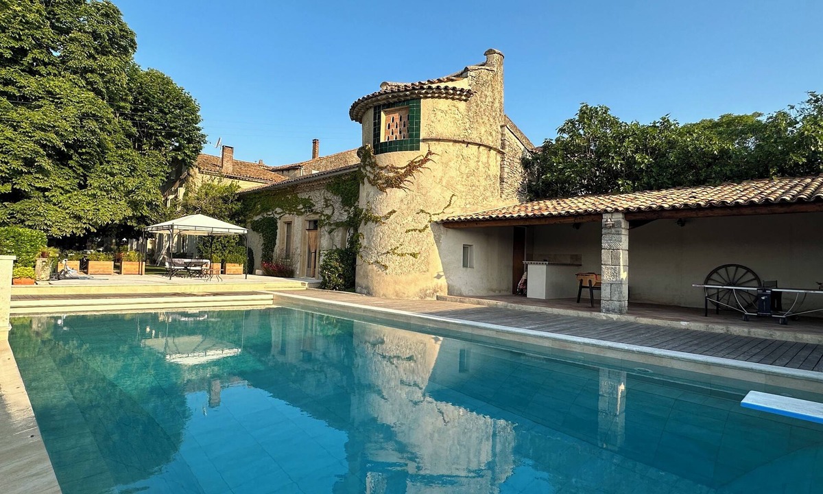 Reillanne House | The gîte Colombine is a renovated dovecote with high-end amenities.