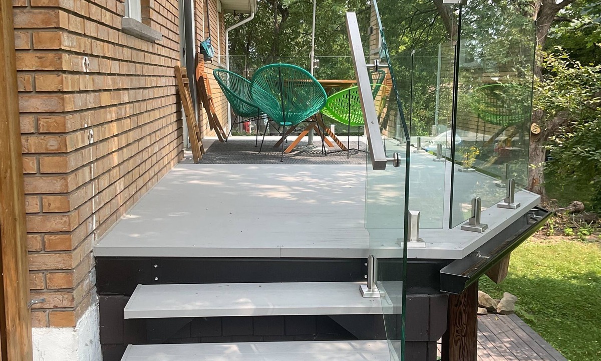 St. Jerome House | The glass balcony