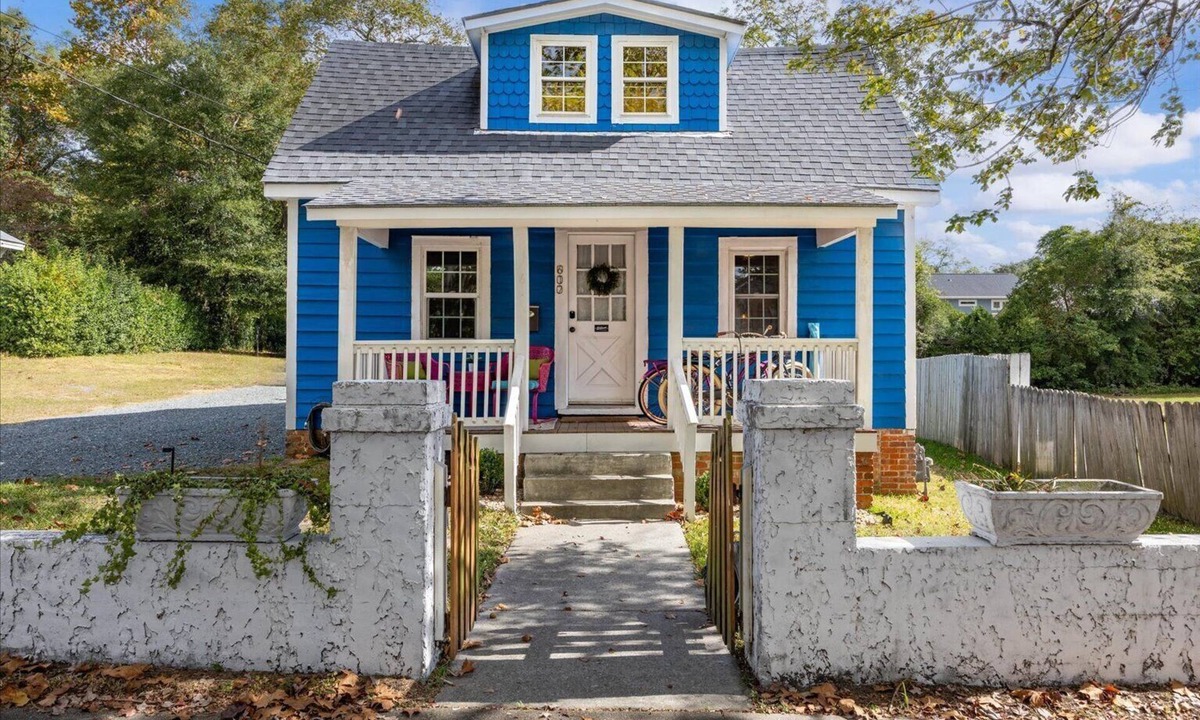 Wilmington Historic District Apartment | The Glass Garden - 60s/70s Retro-Themed Apartment