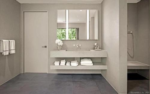 Redding Ridge House | The Glasshouse Retreat