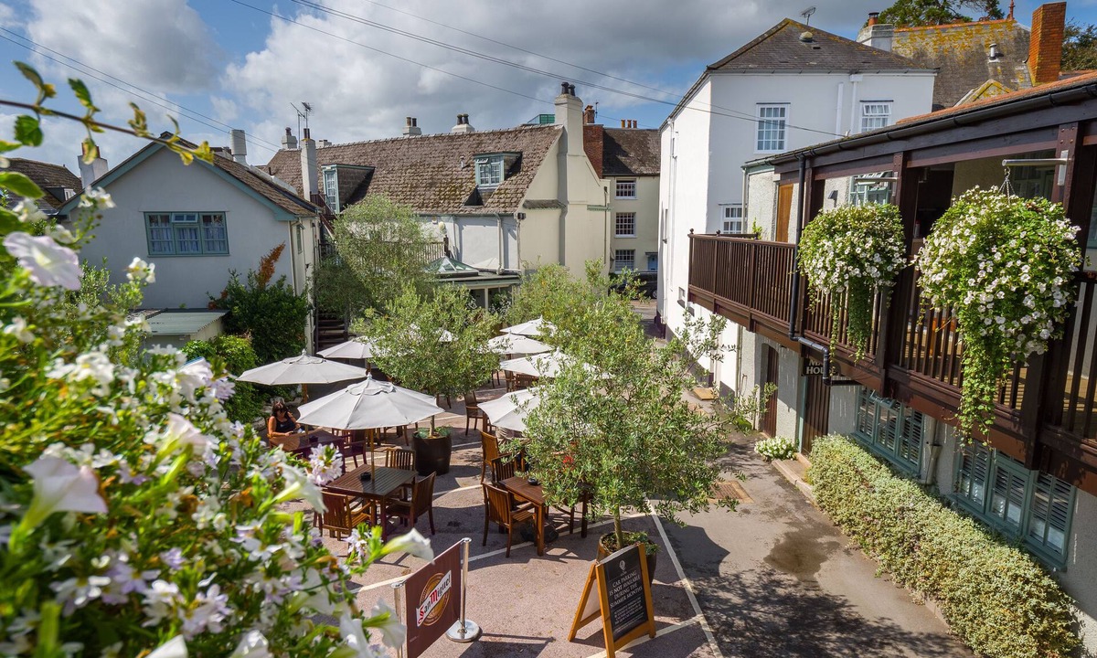 Topsham Hotel | The Globe