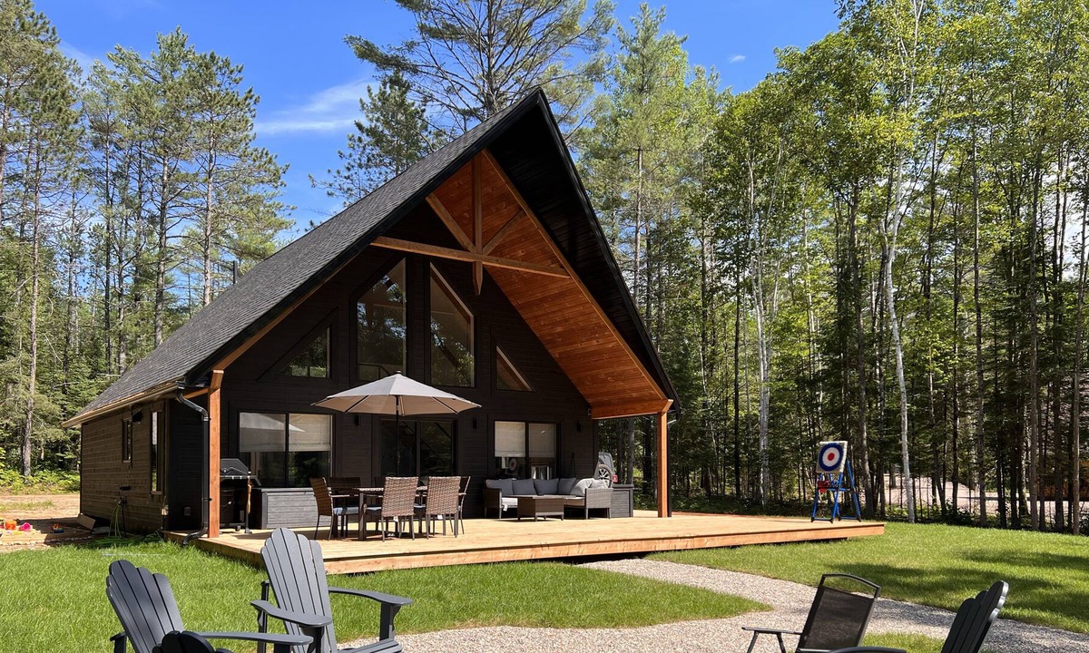 Fort Coulonge Cottage | The Goat Haus: Luxury Waterfront Cottage - Quebec (1.5hrs from Ottawa)