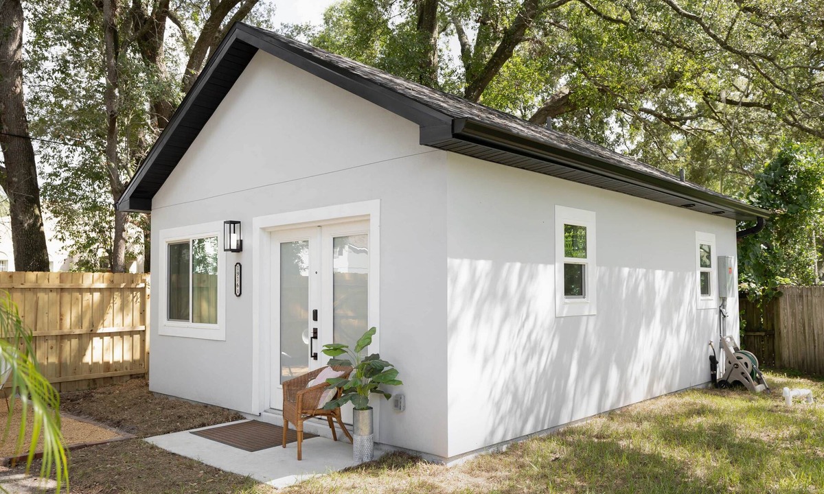 Colonialtown South House | The Gojjo Tiny House Walkable Retreat