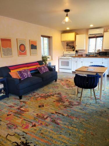 Grass Valley House | The Gold heart of Grass Valley w outdoor bathtub