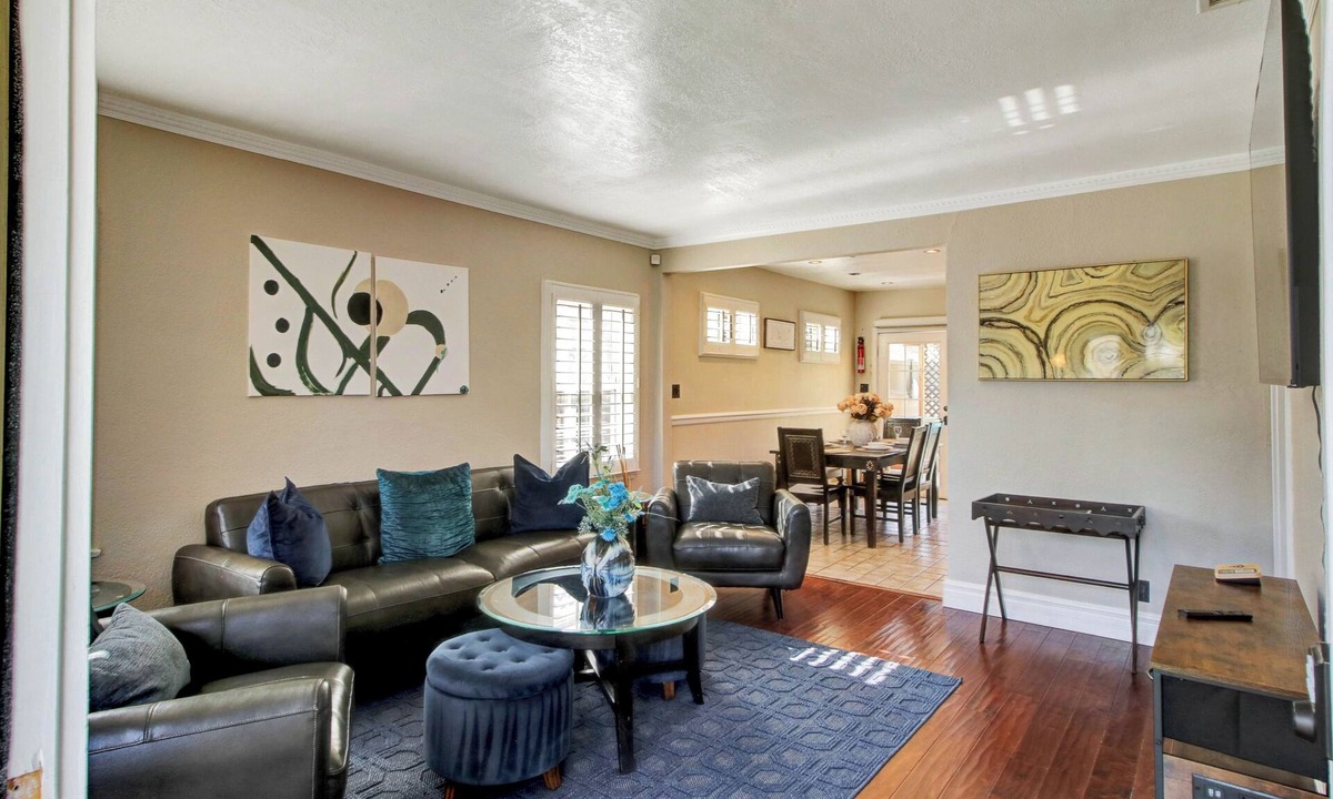 Del Aire House | The Golden Haven Retreat