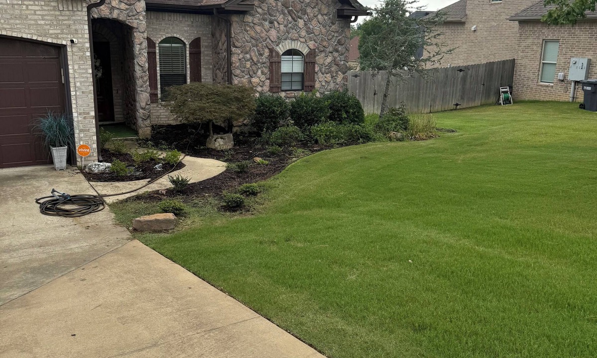 Jonesboro House | The Golden Hideaway