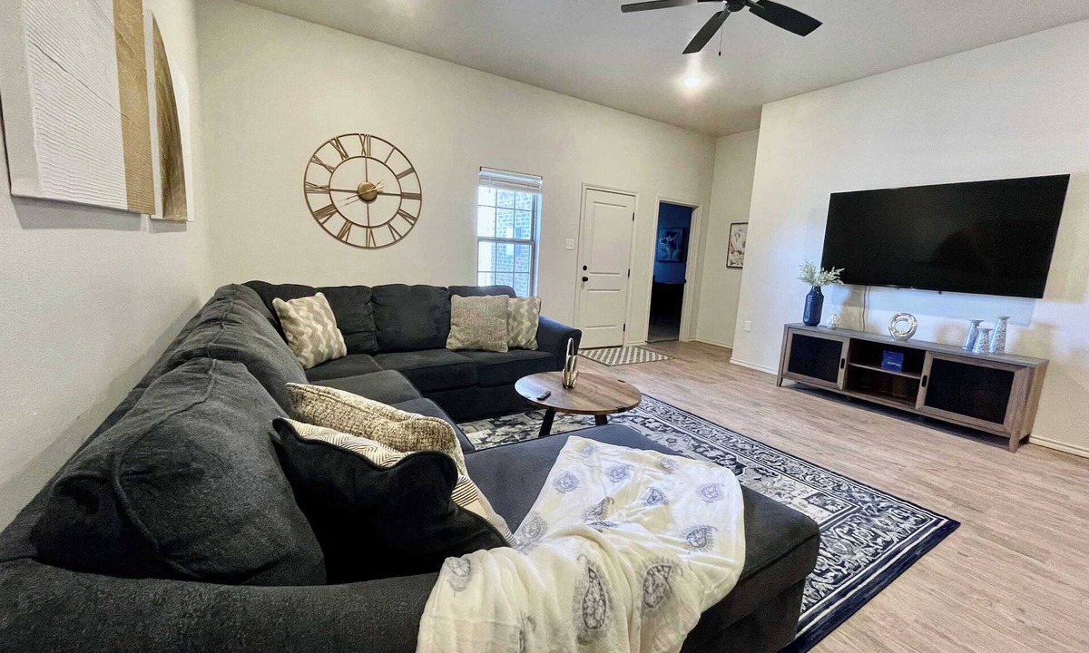 North by Northwest Condo | The Golden Paradise 2BR 2BA New Construction