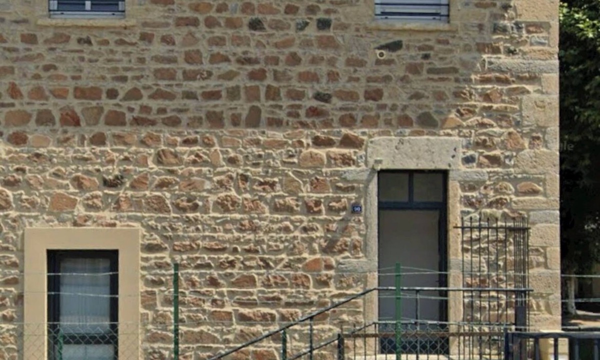 Sain-Bel Apartment | The golden paranthesis