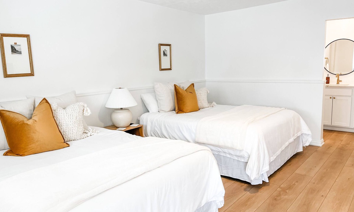 Whitehall Apartment | The Goldie Room - #21