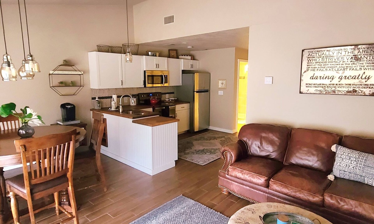 Salado Condo | The Goodfellow