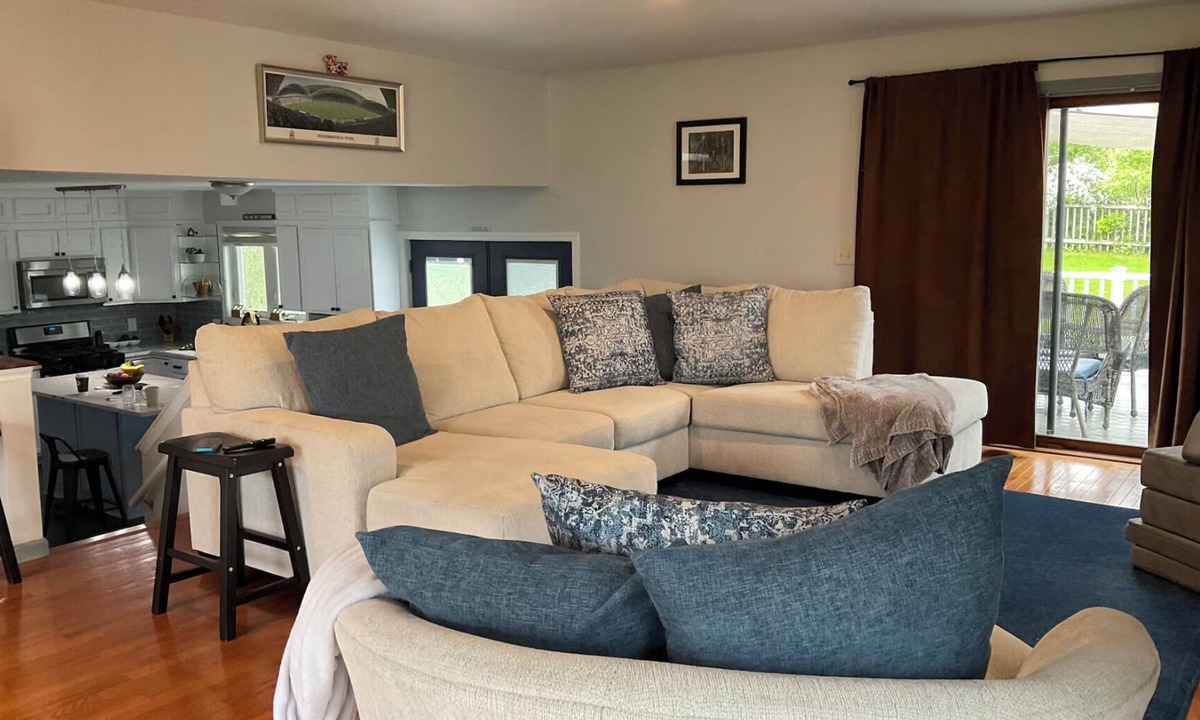 South Hill House | The "Gorges" Getaway