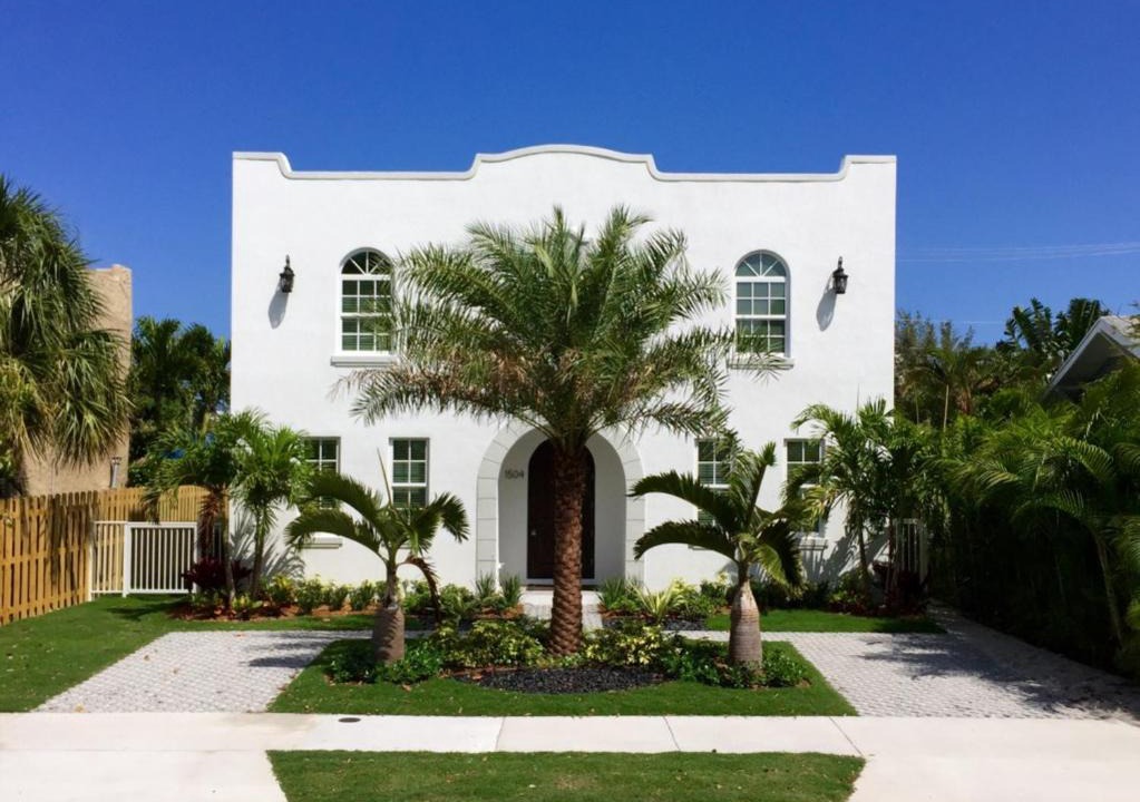 Grandview Heights House | The Grace FitzPatrick Luxury 4bd 4ba with Pool