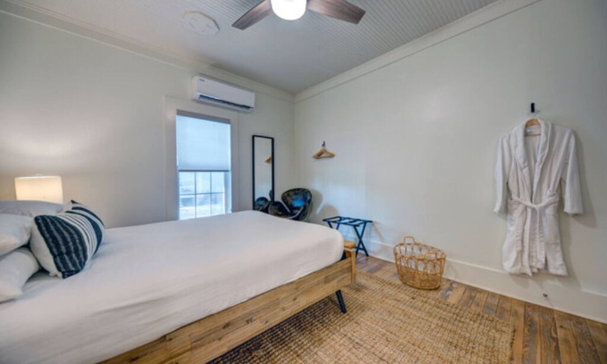 Warrenton Apartment | The Graceful Room Five