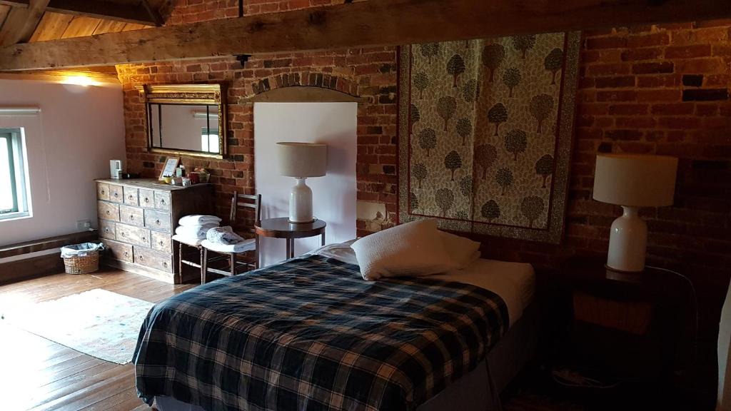 Bletchley Bed & Breakfast | The Granary