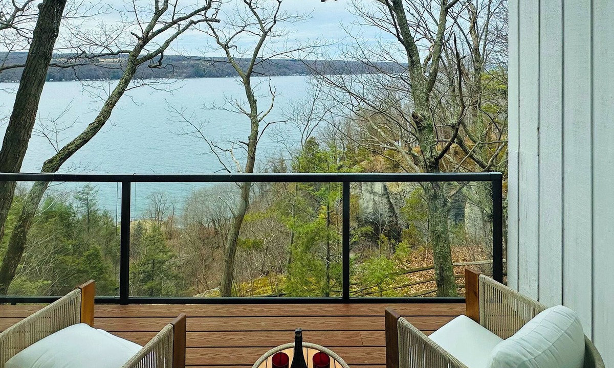 Ithaca Apartment | The Grand Lakeview – Midcentury Modern Villa