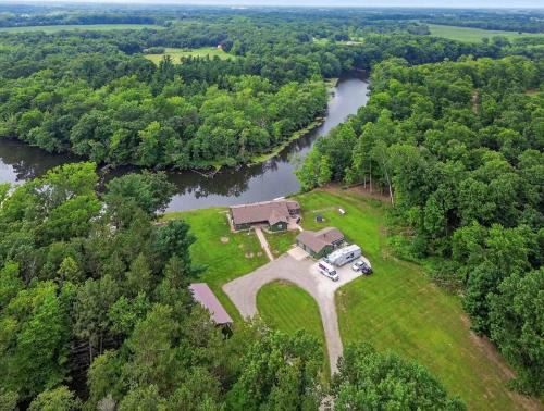 Onondaga House | The Grand RiverHouse & Bunkhouse & Camper