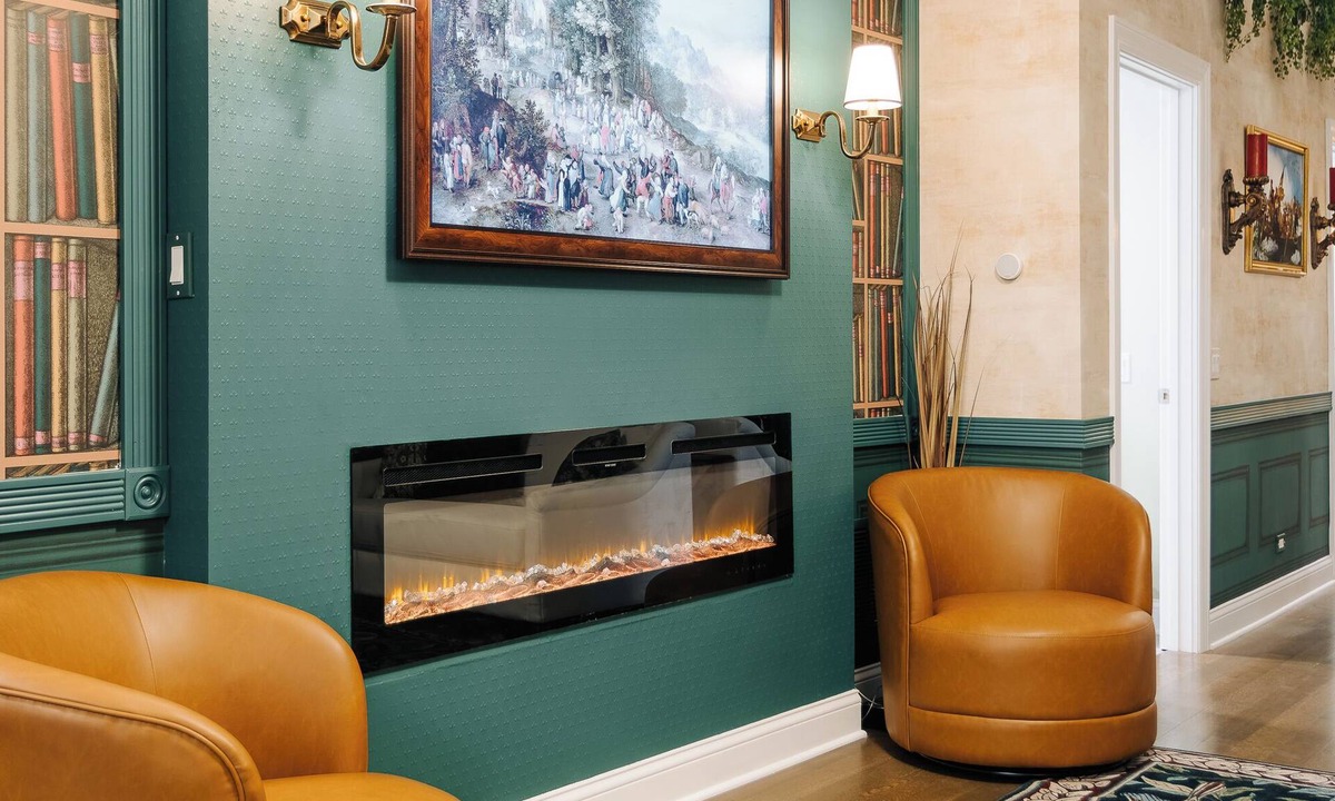 North Center Apartment | The Grand Vic: Large 5BD/3BA Home +Garagen