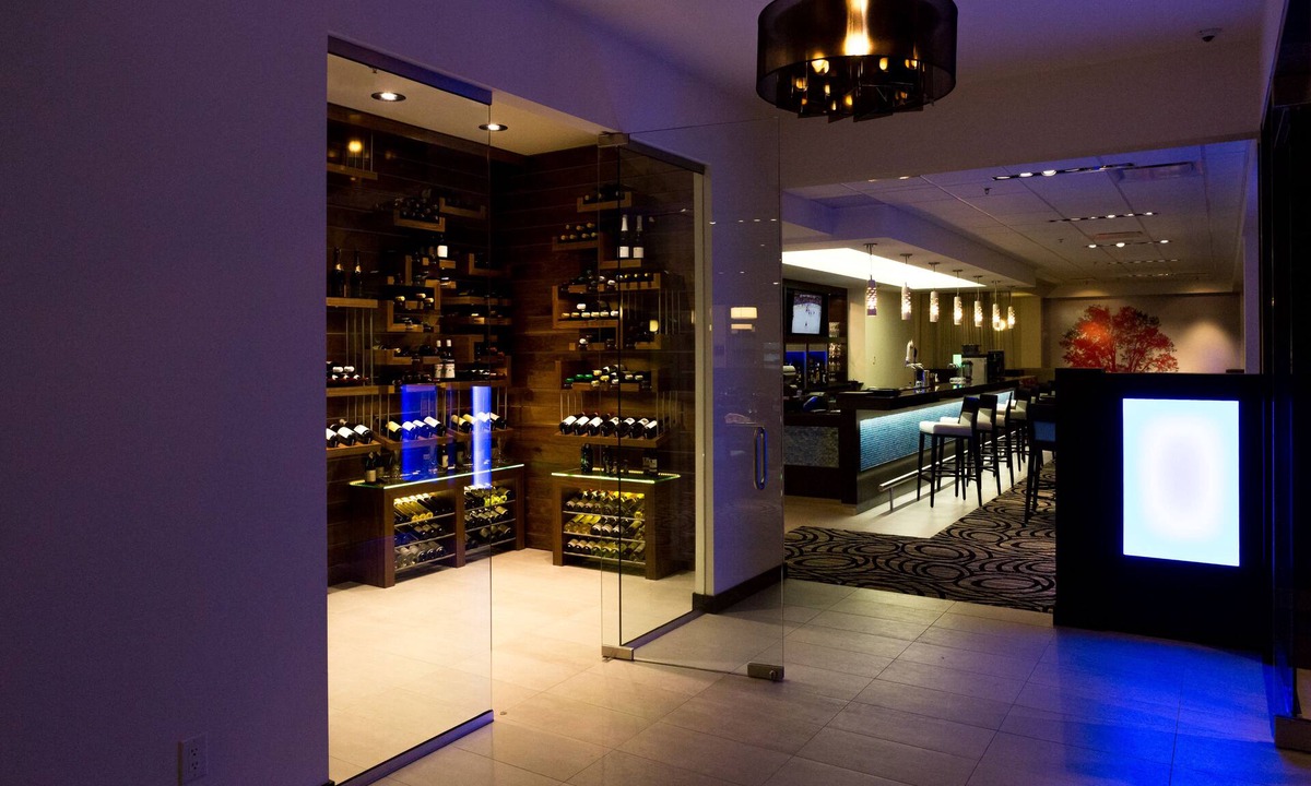 Winnipeg Hotel | The Grand Winnipeg Airport Hotel by Lakeview