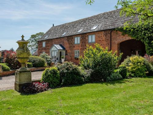 Shrewsbury House | The Grange At Hencote Vineyard