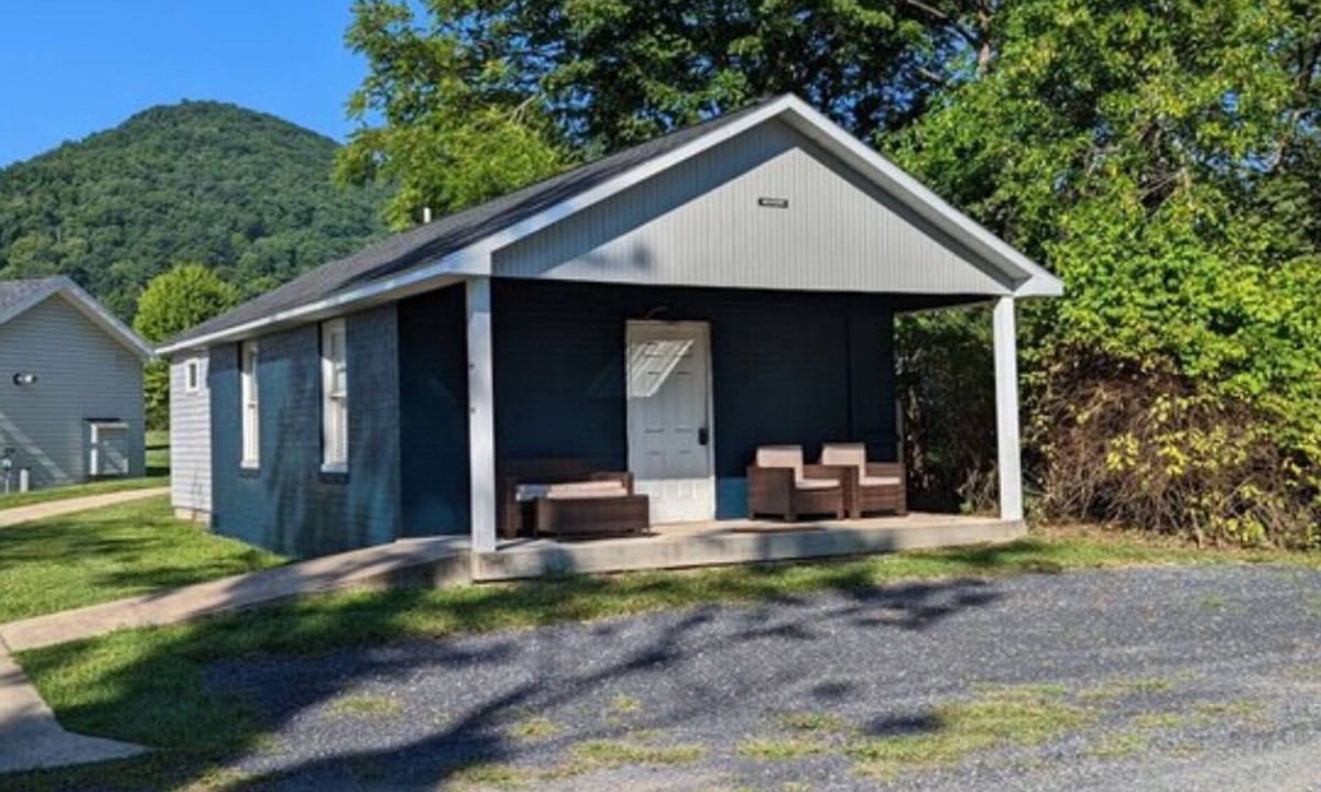 Milroy Cabin | The Grassy Willows - Hartman Center
