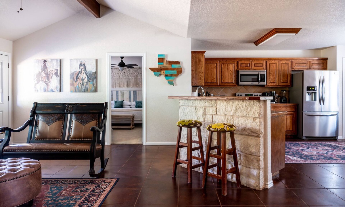 Liberty Hill House | The Gravel Road Ranch - 4bd2ba - Liberty Hill - 5 Acres - King Suite -Sleeps 9+