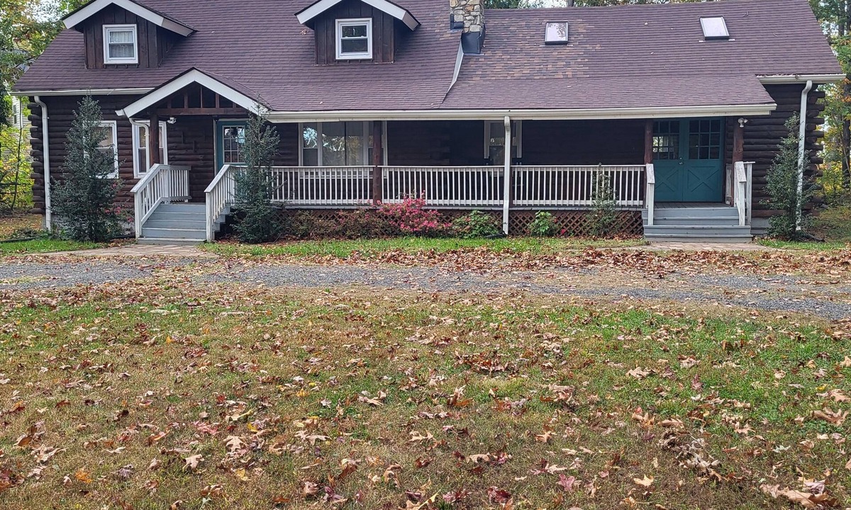 Lakeview Cabin | The Great Escape! 4 BR Log Cabin- A beautiful mix of modern and authentic!