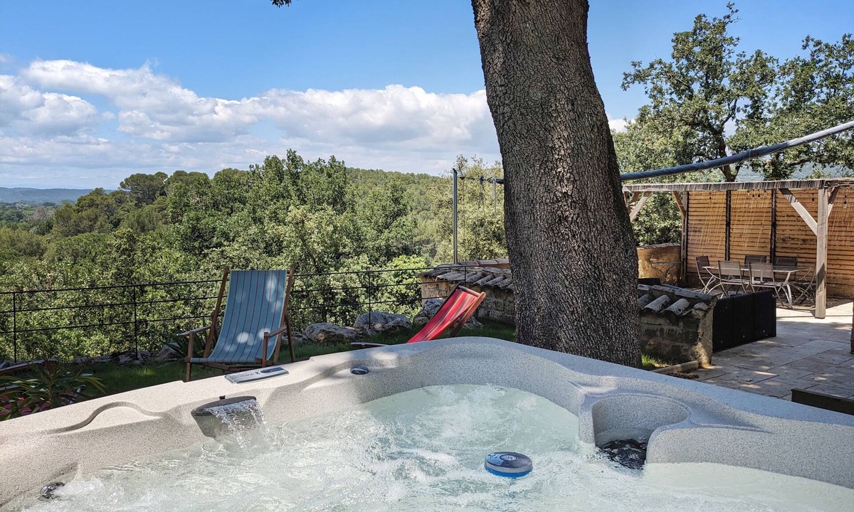 Bagnols-sur-Ceze House | The great holm oak, Le grand chêne vert - Bagnols-sur-Cèze