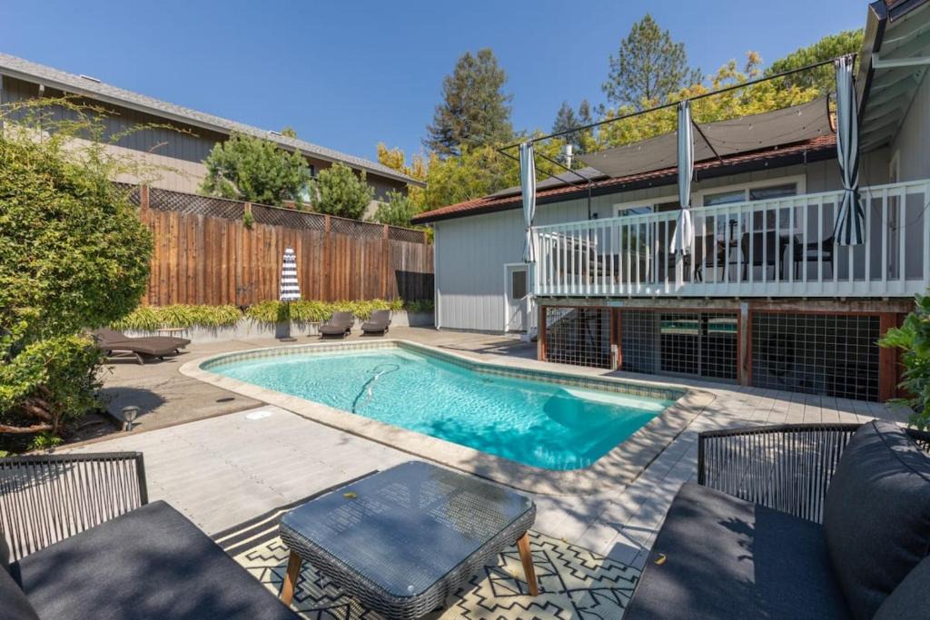 Santa Rosa House | The Green House by AvantStay Spacious Entertainers Home Close to Wineries Pool Fitness Room
