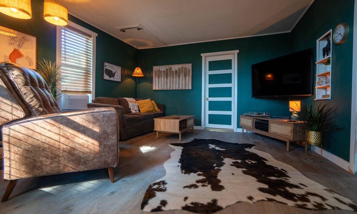 Fort Klamath House | The Green House - Minutes from the Entrance to Crater Lake National Park