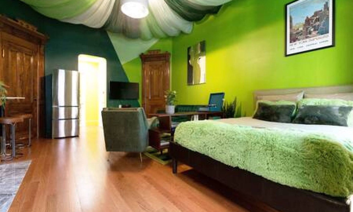 Central Park South Apartment | The Green Room: 70s Groove Themed Studio