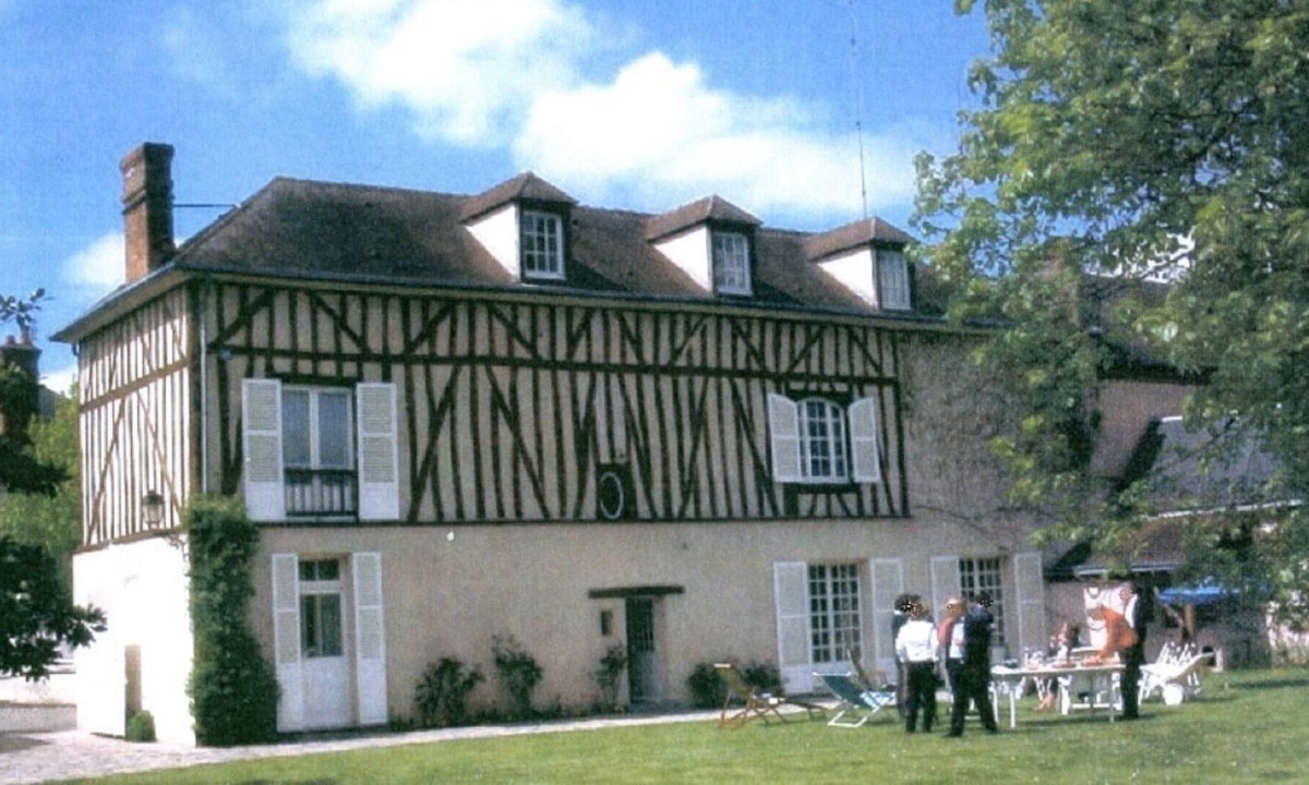 Maintenon House | "The green setting" 10 people Charming house ***