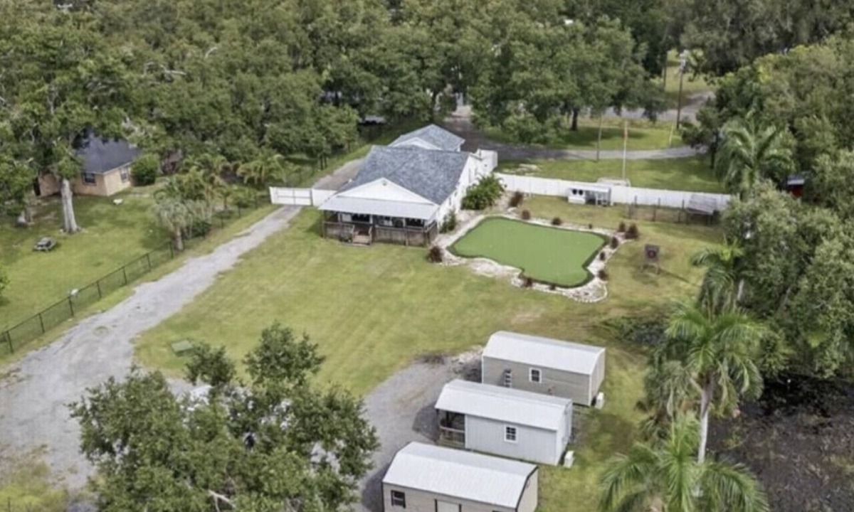 Palmetto House | The Greenside Getaway