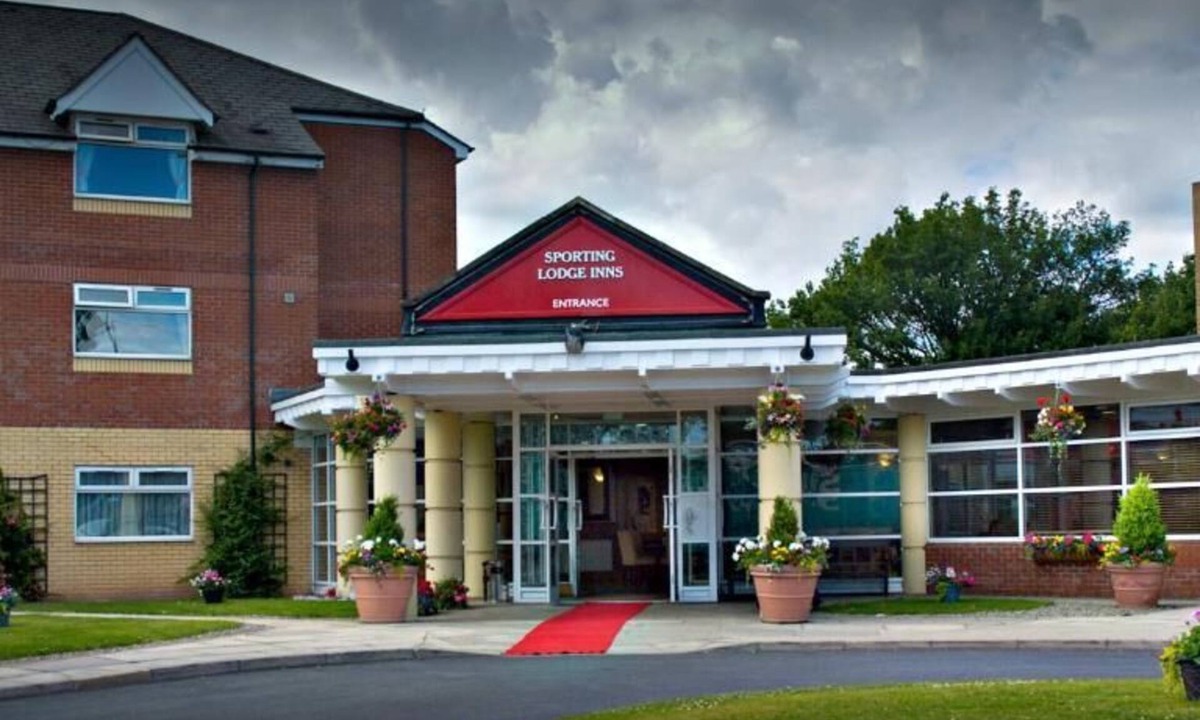 Leigh Hotel | The Greyhound Hotel